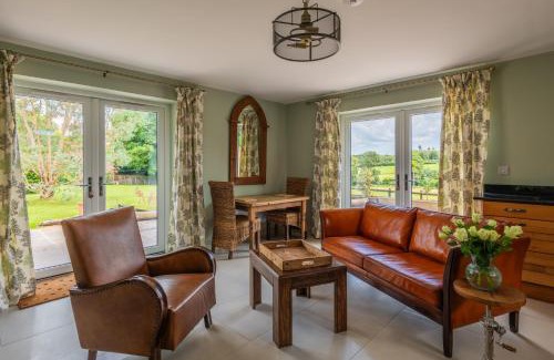 Cowbridge Casa | Self-contained cosy one bedroom holiday barn