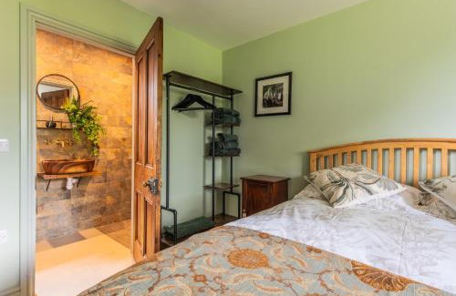 Cowbridge Casa | Self-contained cosy one bedroom holiday barn