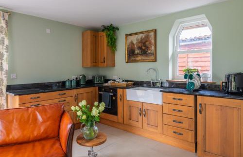 Cowbridge Casa | Self-contained cosy one bedroom holiday barn