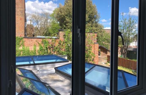 Streatham Hill Casa | Self contained ensuite double bedroom with own entrance FREE OFF STREET PARKING