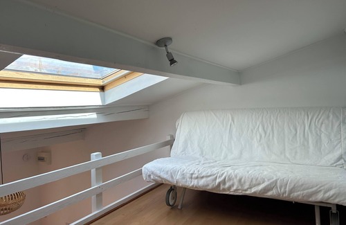 Decines-Charpieu Apartamento | Self-contained studio in Decines Centre