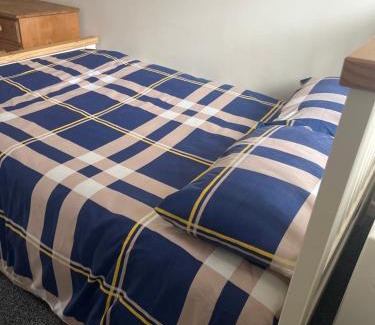 Wednesbury Cama Y Desayuno | Self contained room, en-suite with separate lockable front door, located in an exclusive area