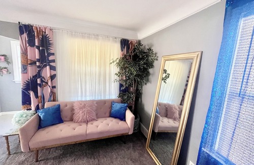 Redford Casa | SelfieBnb | Great for Content Creation & Selfies