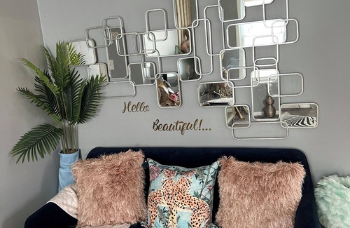 Redford Casa | SelfieBnb | Great for Content Creation & Selfies