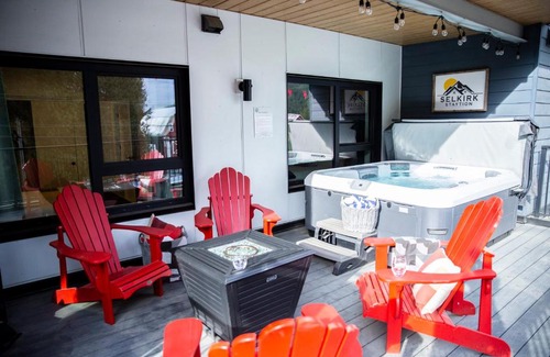 Revelstoke Apartamento | Selkirk Staytion - Stylish Condo with Hot Tub