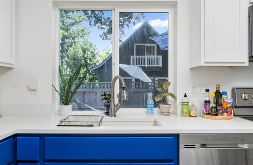 Sellwood-Moreland Casa | Great Deals on Summer Stays!