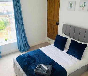 Giltbrook Casa | Selston House, 3 bedroom cosy cottage Home for up to 6 Guests, Cul-de-sac on Private road