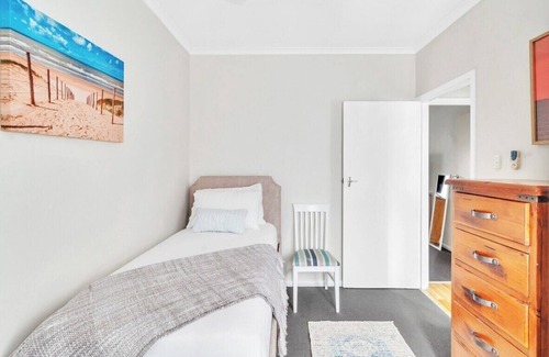 Semaphore Apartamento | Semaphore's Seaside Retreat