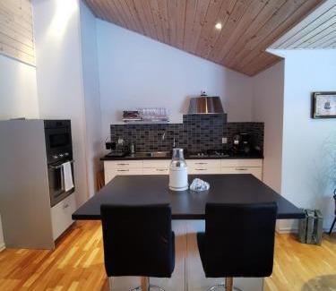 Soderkoping Casa | Semesterhus med spabad & bastu