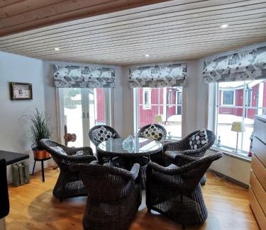 Soderkoping Casa | Semesterhus med spabad & bastu