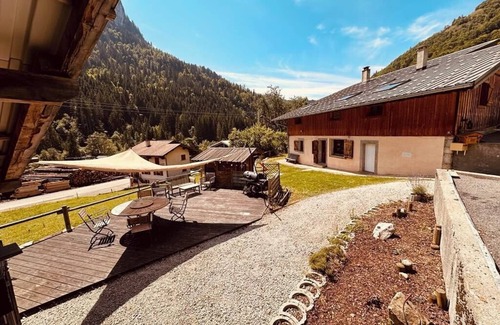 Bellevaux Casa | Semi-detached mountain chalet with fireplace