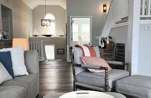 Duck Casa | Semi Oceanfront-100 FT to ocean, 3 King Suites, Hot Tub - EV Charger - Duck