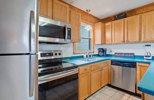 South Nags Head Casa | Semi Oceanfront, 100ft to beach, community pool