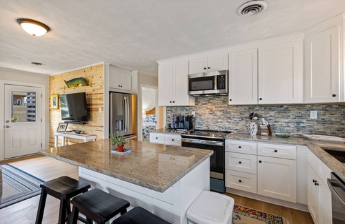 Nags Head Cabaña | Semi-oceanfront cottage delight!