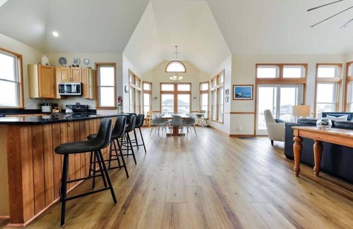 Rodanthe Casa | Semi-Oceanfront! Gorgeous Ocean Views! Sleeps 21! Steps to the Beach!