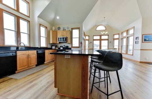 Rodanthe Casa | Semi-Oceanfront! Gorgeous Ocean Views! Sleeps 21! Steps to the Beach!