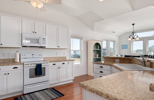 Sea Scape Casa | Semi-Oceanfront, Ocean Views! 225ft to Beach! -Pool, Hot Tub,Pool Table,Dogs OK!
