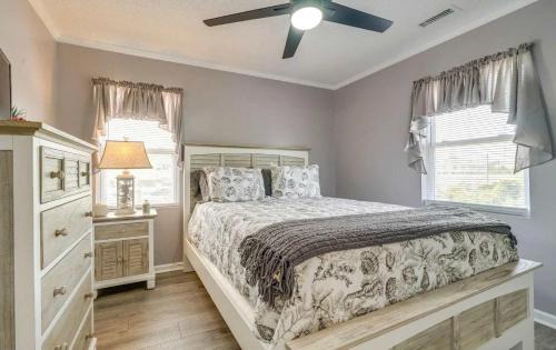Long Beach Casa | Semi Oceanfront Steps to Beach Cozy Cottage