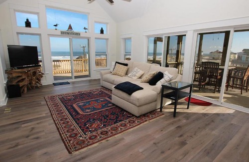 Carova Beach Casa | Semi-Oceanfront, Wild Horses, Hot Tub, Ocean Views! 4x2000, Sandfiddler Inn