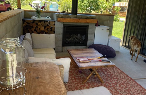 Wanaka Casa | Semi Self-Sufficient, Pet and Family Paradise