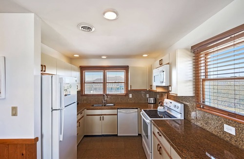 Ocean Hill Casa | SEMI FRENTE AL MAR Sobresaliente OCEAN VWS! Piscina, HotTub, cercado en el patio para perros!