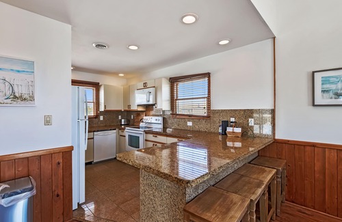 Ocean Hill Casa | SEMI FRENTE AL MAR Sobresaliente OCEAN VWS! Piscina, HotTub, cercado en el patio para perros!