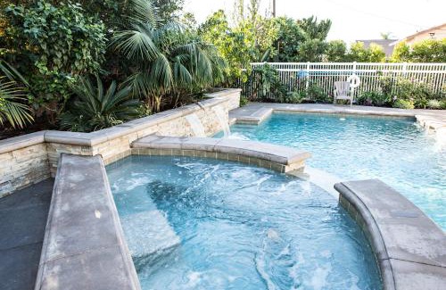 Hermosa Village Casa | Sensational 6 Bedroom 4 Bathroom Pool Home (3 Master Bedrooms W/bathrooms)