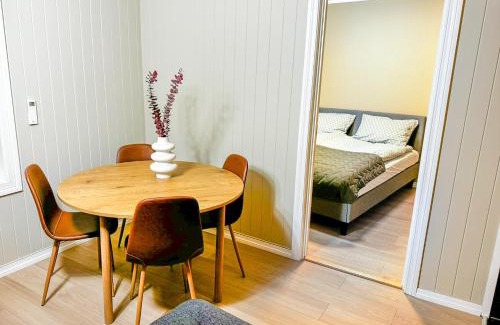 Arstad Apartamento | Sentral leilighet med parkering og peis