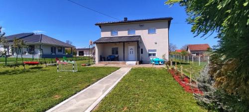 Mladenovac Casa | Seosko turističko domaćinstvo Stanković