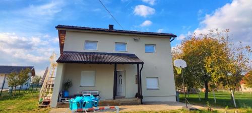 Mladenovac Casa | Seosko turističko domaćinstvo Stanković