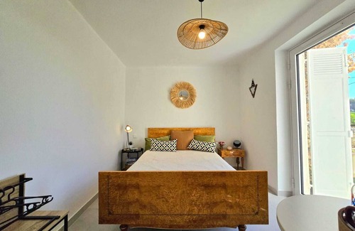 Toulon Cama Y Desayuno | Separate bedroom and bathroom