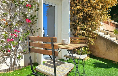Toulon Cama Y Desayuno | Separate bedroom and bathroom