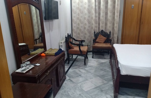 G-8 Sector Casa | Separate floor with central heating/AC