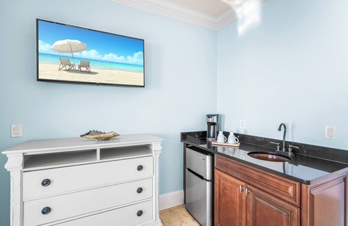Delos Casa | *Designer*2Pools*BeachSvc+Gear*CoastalVibes