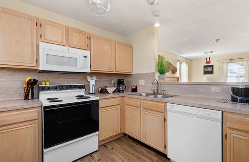 New Braunfels Casa | Family-Friendly Ranch House – Dog Friendly King Suite, Full Kitchen with Back Patio & Outdoor Space
