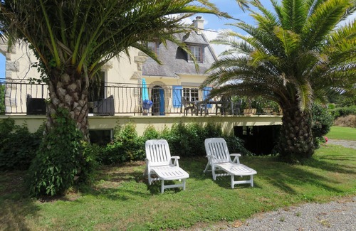 Lannion Villa | Romantic villa near Beg Léguer beach