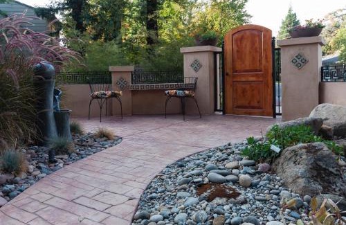 Visalia Casa | Seq Parks-House with Hot Tub Fire Pit Koi Pond Outdoor Kitchen