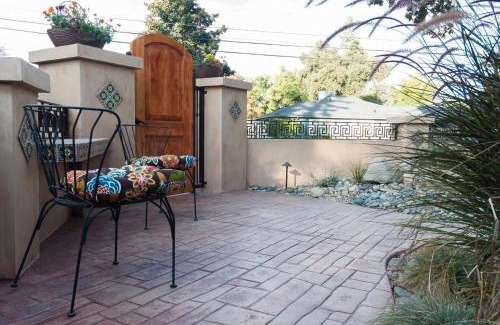 Visalia Casa | Seq Parks-House with Hot Tub Fire Pit Koi Pond Outdoor Kitchen