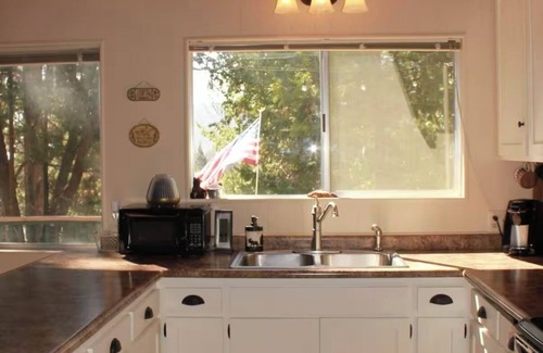 Alta Sierra Cabina | Sequoia Forest Cabin—Lake & River—Ski, Raft, Hike, Bike and More