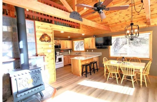 Camp Nelson Cabina | Sequoia Oaks