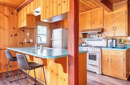 Camp Nelson Cabina | Sequoia Retreat: Spacious Cabin / Hot Tub / Sun Deck