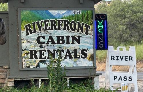 Three Rivers Hotel | Sequoia River Front Cabins