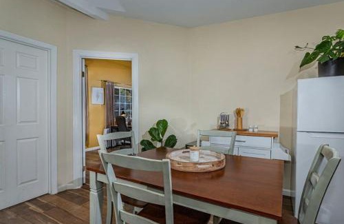 Three Rivers Casa | Sequoia Riverfront House with Private Beach