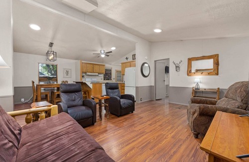 Kernville Casa | Sequoia Riverhouse at KRS Campground