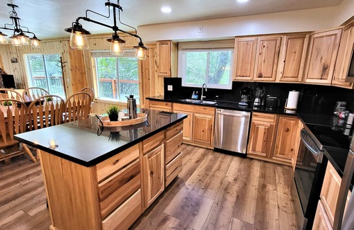 Camp Nelson Cabina | Sequoia Trails, Ancient Trees, Mountain Adventure, and Air Conditioning