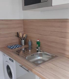 Saint-Etienne-du-Rouvray Apartamento | SER4 studio avec WIFI et Parking à Saint-Etienne-Du-Rouvray