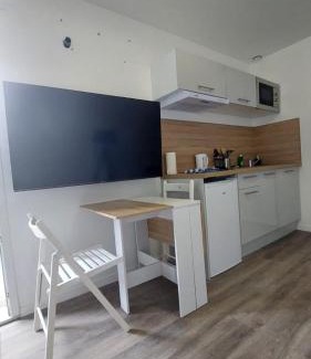 Saint-Etienne-du-Rouvray Apartamento | SER4 studio avec WIFI et Parking à Saint-Etienne-Du-Rouvray