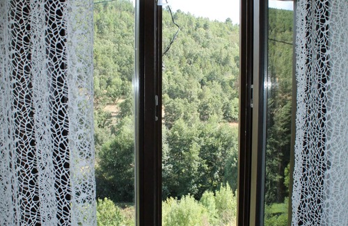 Vimioso Casa | Casa rústica de 3 dormitorios y 2 baños con SPA privado y vistas a las montañas y al río.