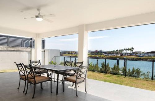 Gold Coast Casa | Serena by the Water - Family Retreat in Hope Island