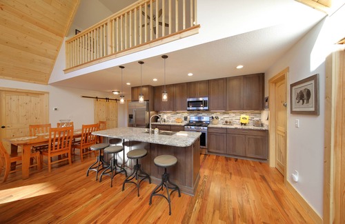 Hendersonville Casa | ¡Nuevo en el mercado! ¡A minutos del bosque nacional de Pisgah y del bosque estatal de Dupont!